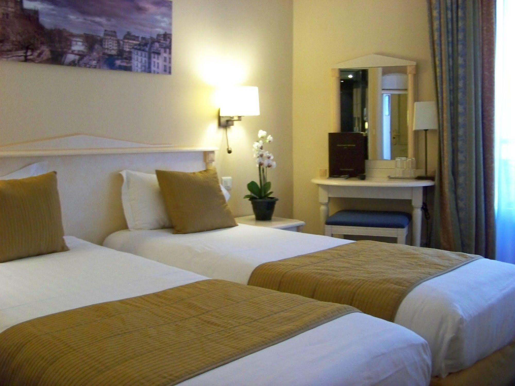 Hotel Louvre Sainte Anne Paris Bagian luar foto